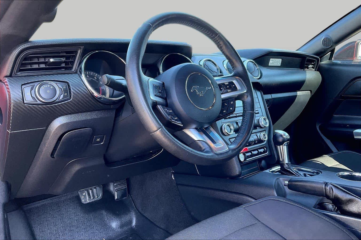 Used 2015 Race Red Ford V6 image 15