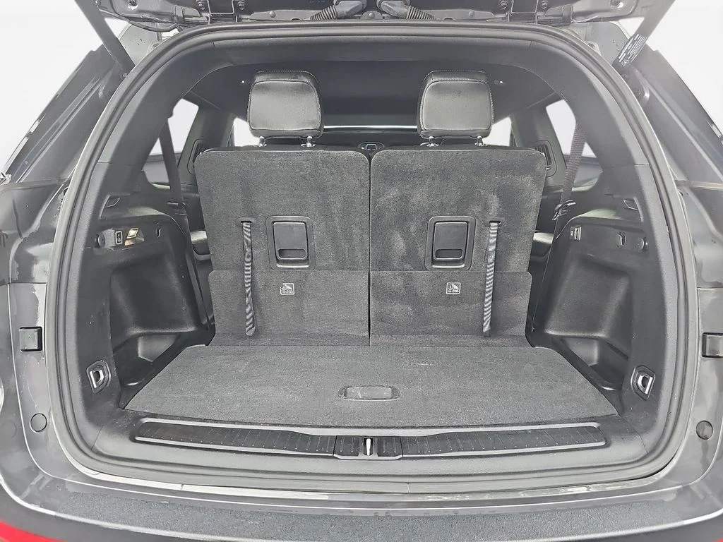 Used 2023 Gray Jeep Altitude image 13