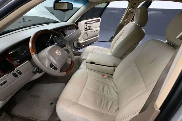 2004 Lincoln Town Car Ultimate - Photo 19