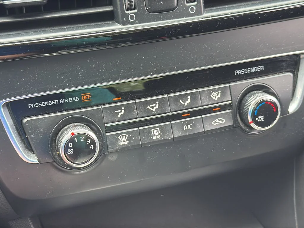 Used 2016 White Kia LX image 20