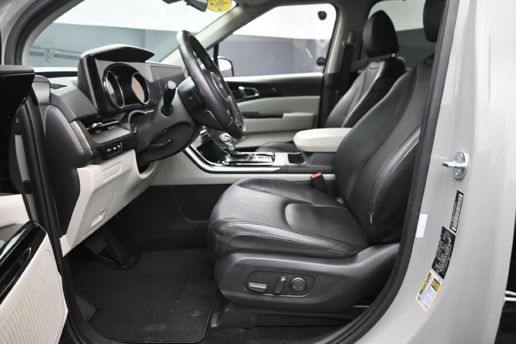 Used 2024 White Kia EX image 17