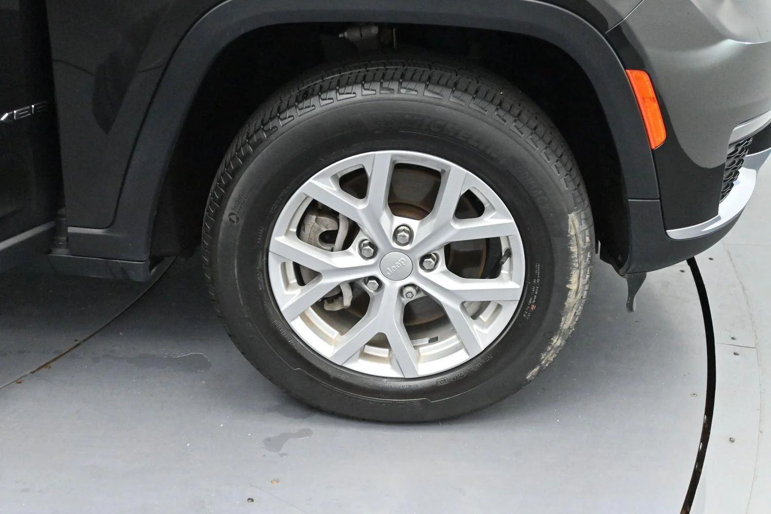 Used 2023 Rocky Mountain Pearlcoat Jeep Limited image 39