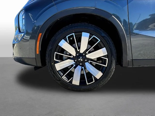 Used 2025 Black Mitsubishi SE image 35