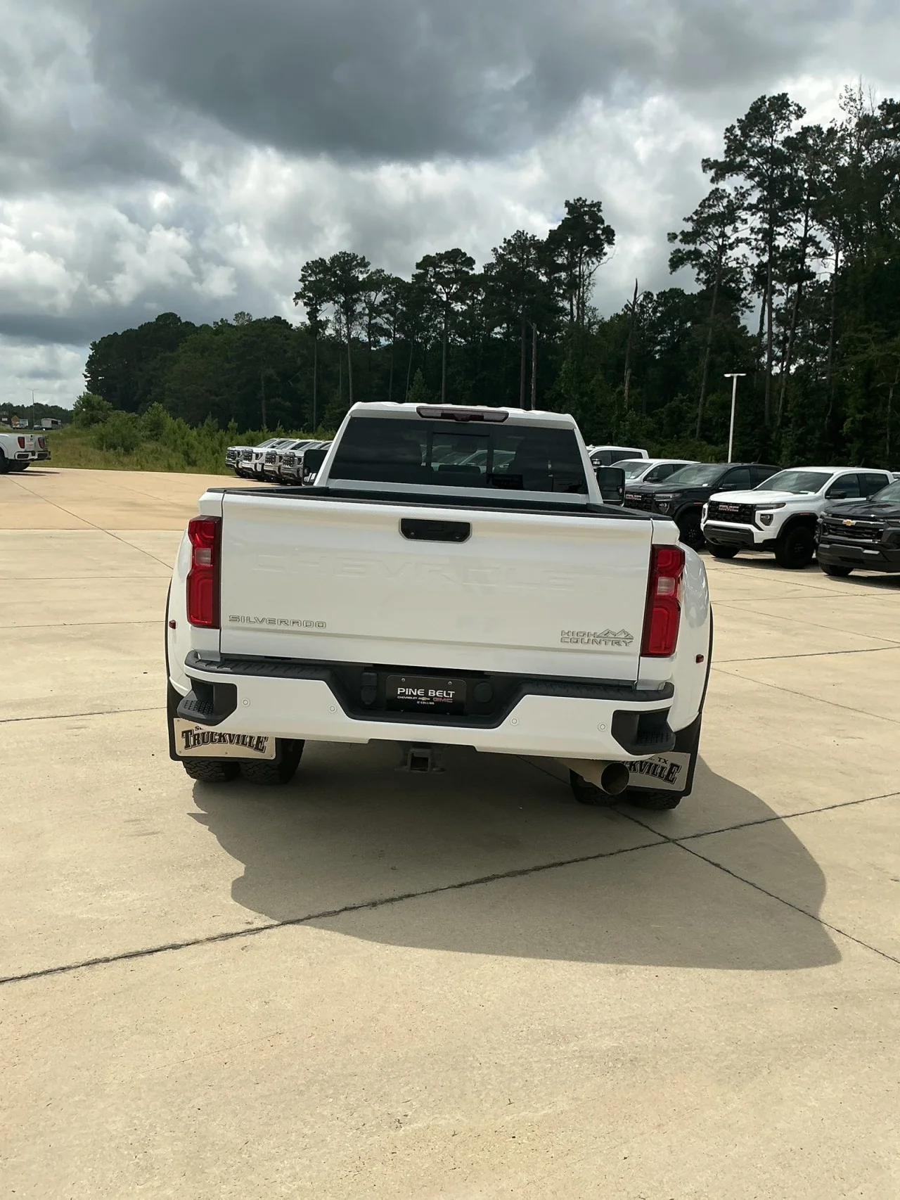 Used 2024 Summit White Chevrolet High Country DRW image 5