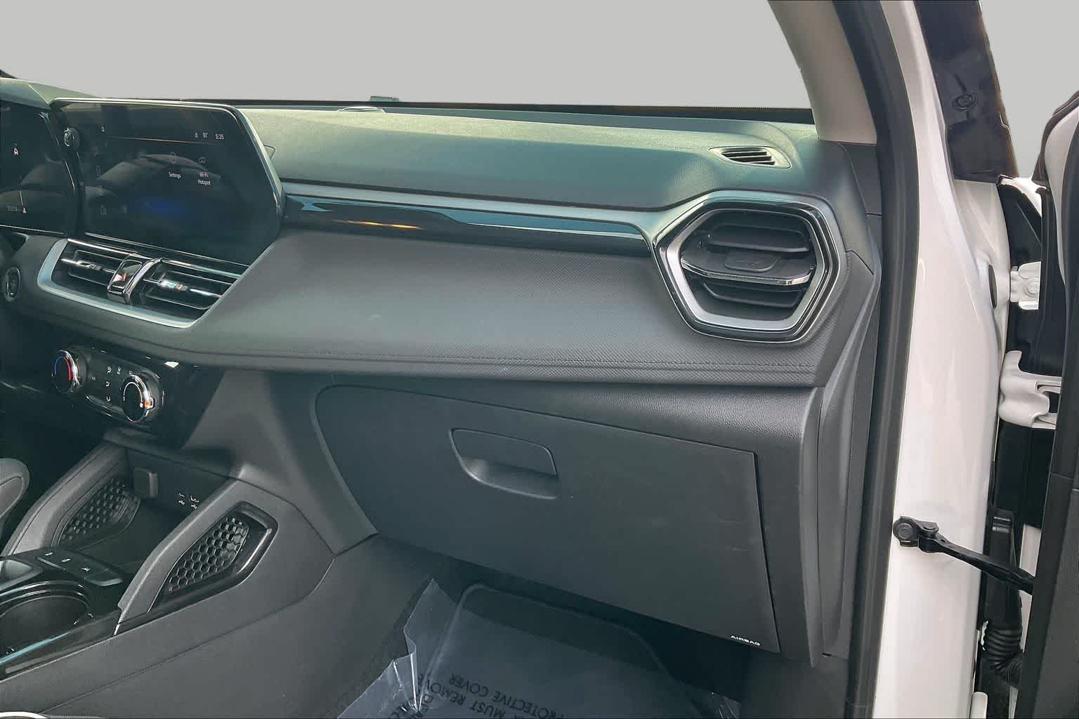 Used 2025 Summit White Chevrolet LT image 18