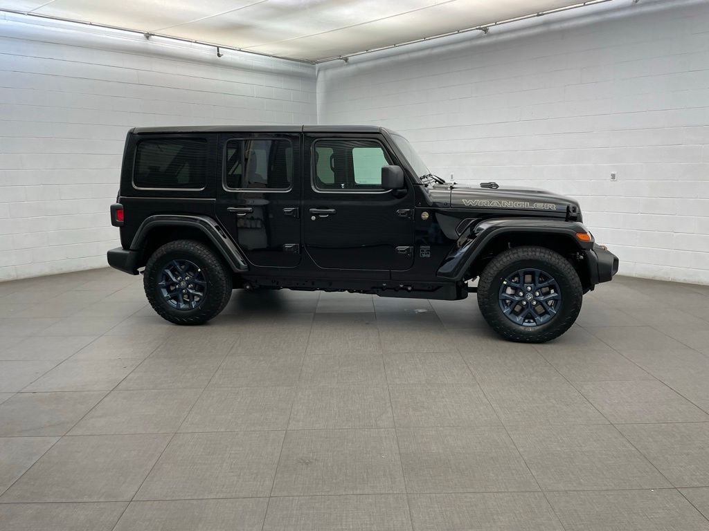 New 2026 Black Clear-Coat Exterior Paint Jeep 85th Anniversary Edition image 2