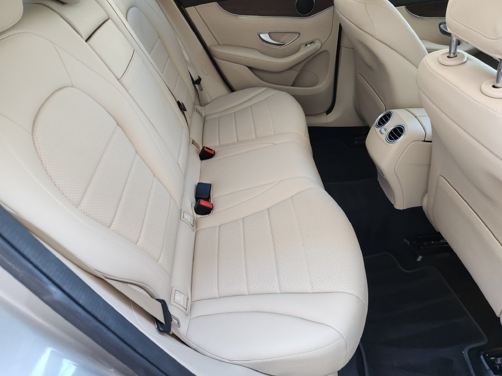 Used 2022  Mercedes-Benz GLC 300 image 32