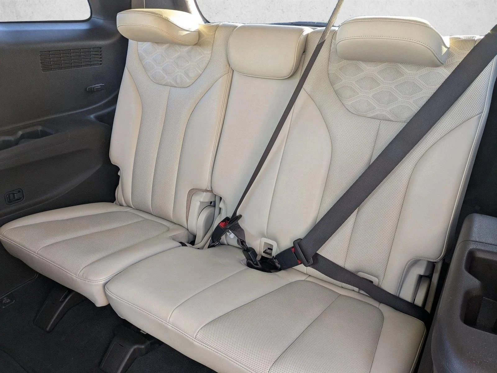 Used 2021 Becketts Black Hyundai Calligraphy image 18