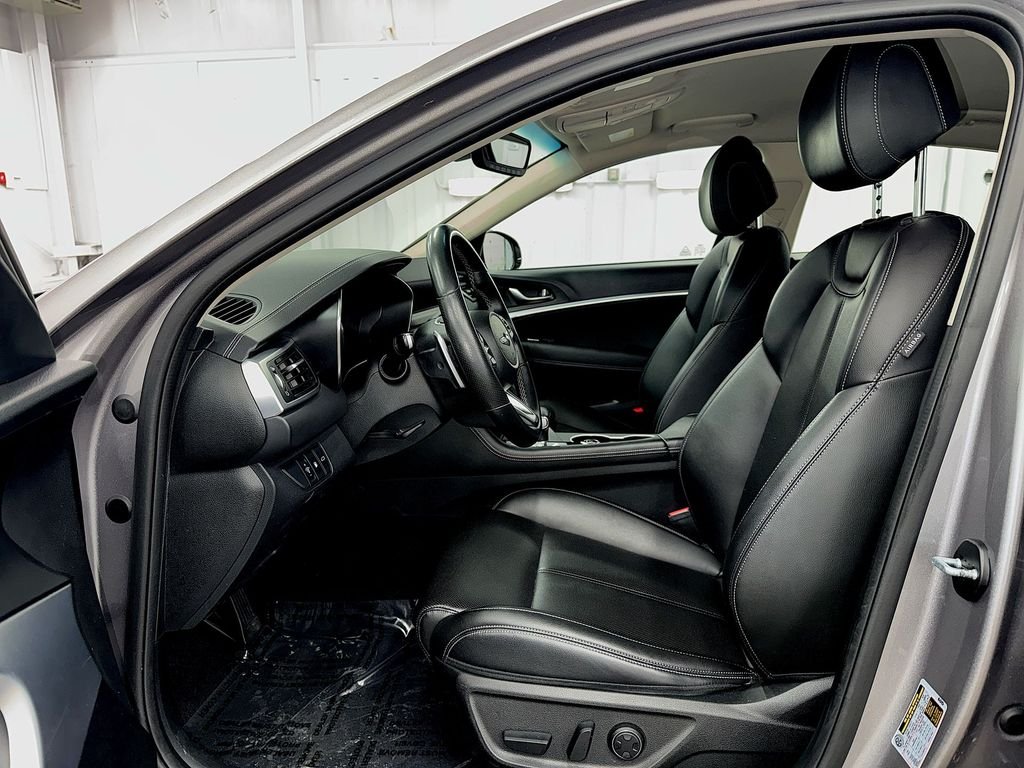 Used 2023 Silver Genesis 2.0T image 12