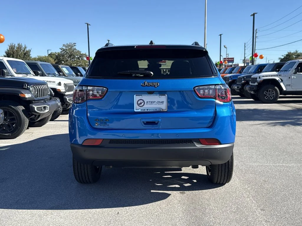 New 2026 Hydro Blue Pearl-Coat Exterior Paint Jeep Limited image 7