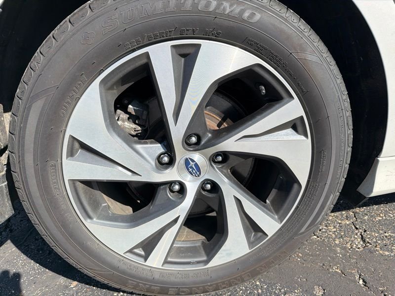 Used 2024 White Subaru Base image 9