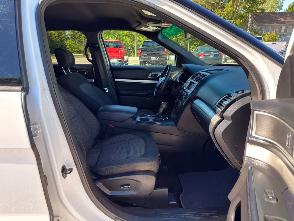 Used 2017 White Ford XLT image 29