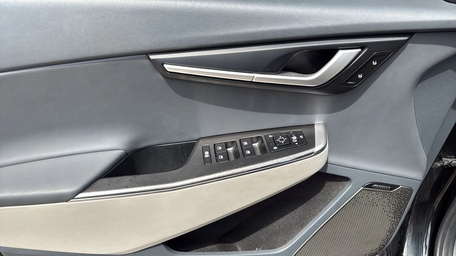 Used 2024 Black Kia Wind image 28