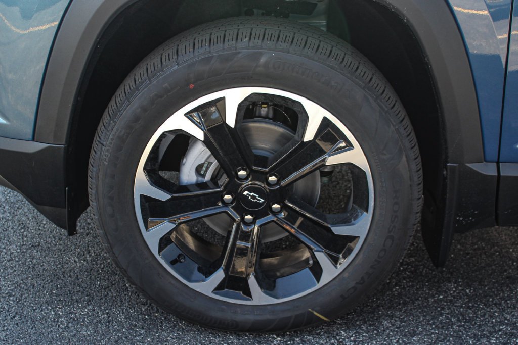 2027 Chevrolet Equinox LT - Photo 23