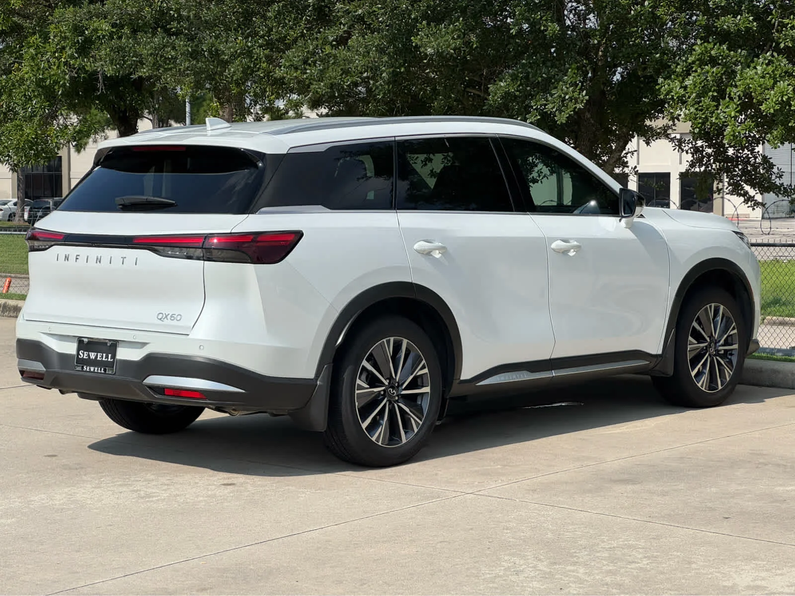 Certified Used 2026 Radiant White INFINITI LUXE image 5