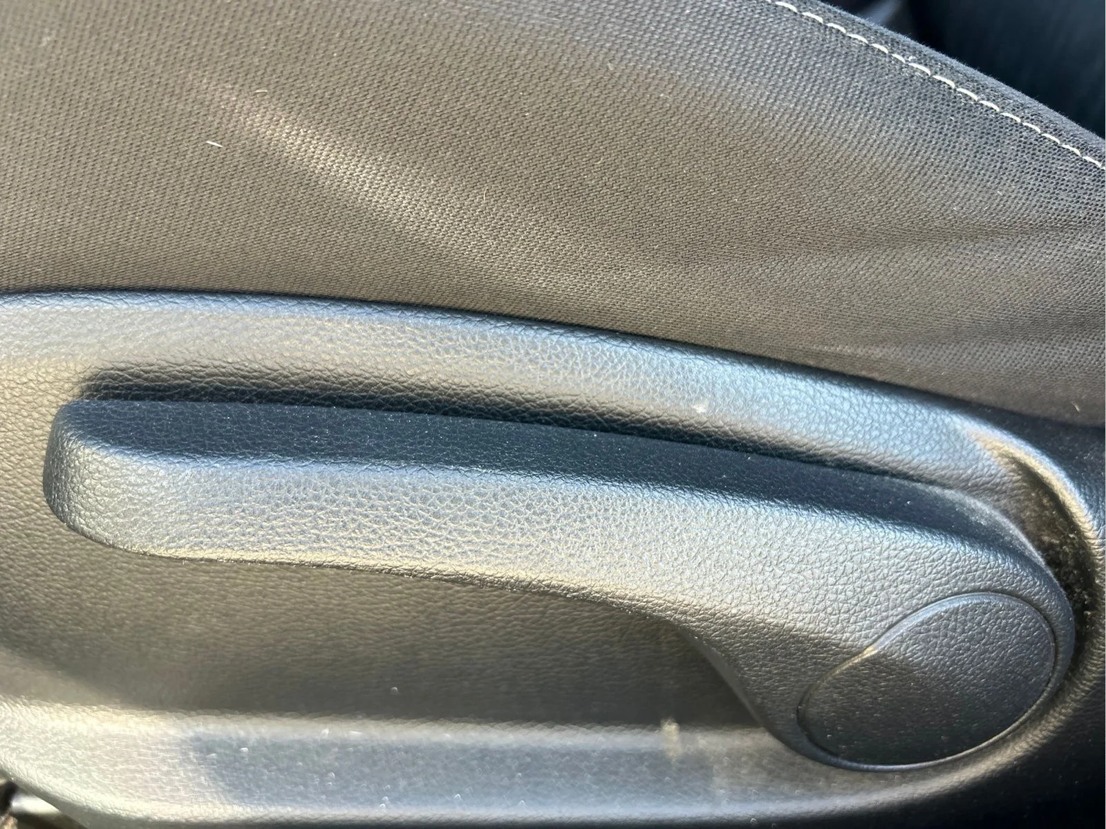 Used 2016 Clear White Kia LX image 10