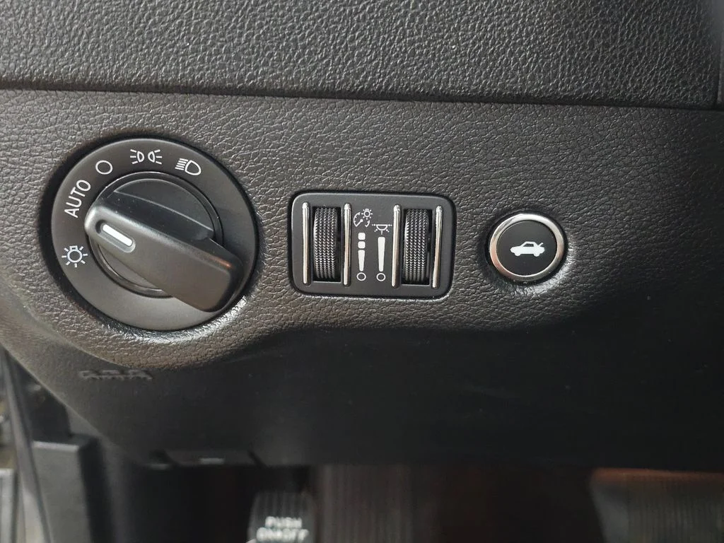 Used 2023 Gray Dodge SXT image 34