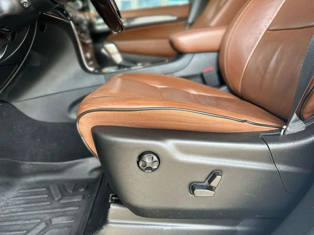 Used 2021 White Jeep Overland image 13