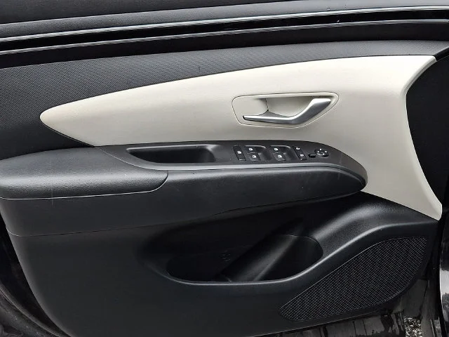 Used 2023 Black Hyundai SEL image 12