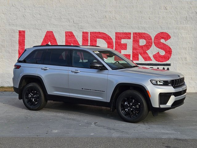 2026 Jeep Grand Cherokee Laredo Altitude