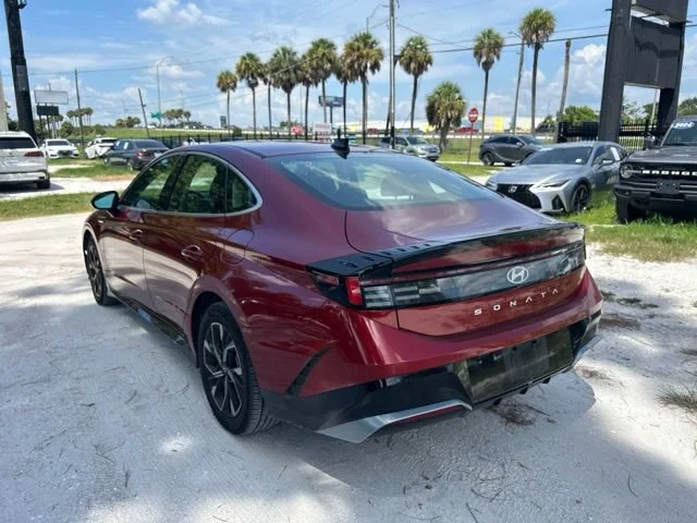Used 2025 Ultimate red Hyundai SEL image 3