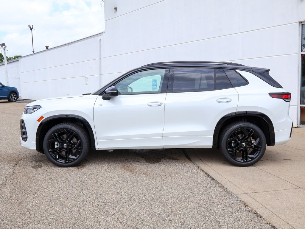 New 2026 White Volkswagen 2.0T SE R-Line Black image 2
