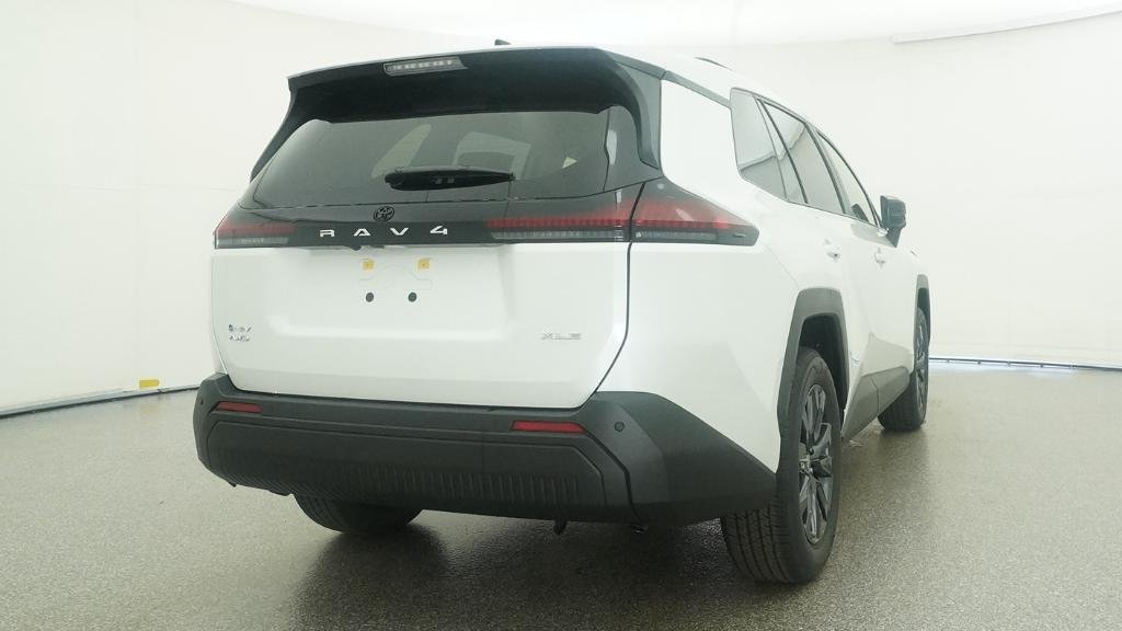 New 2026 Wind Chill Pearl Toyota XLE Premium image 8