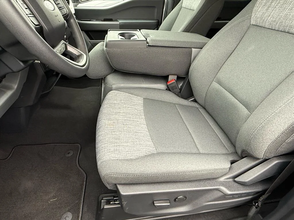 New 2026 Oxford White Ford F-250® XLT image 8