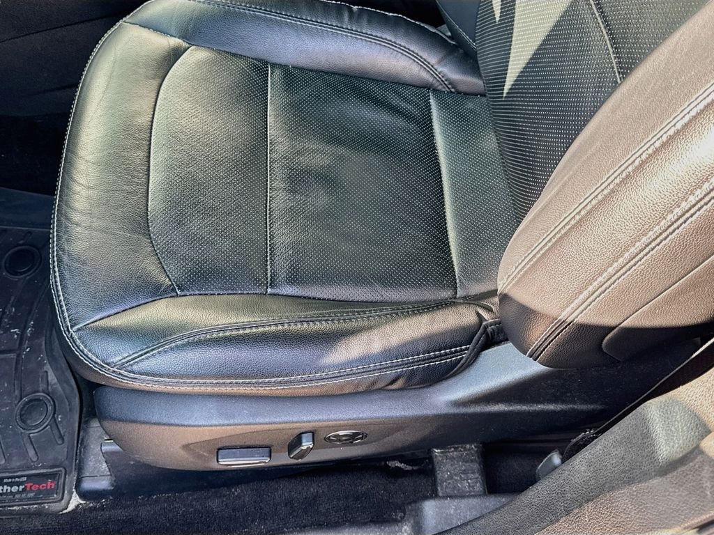 Used 2016  Ford Limited image 22