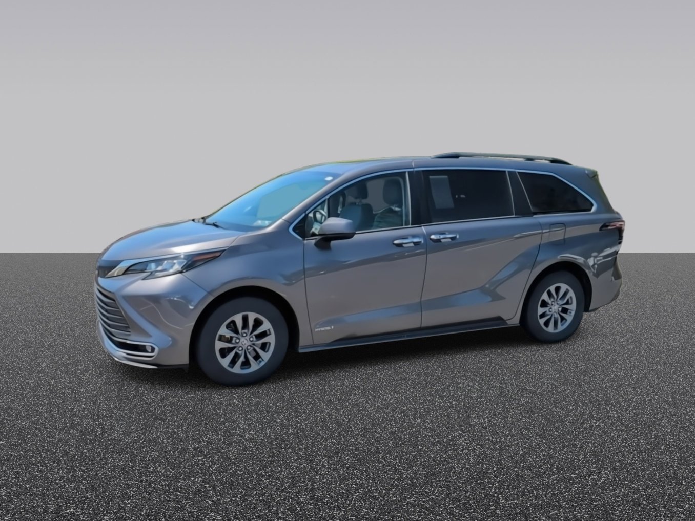 Used 2021 Predawn Gray Mica Toyota XLE image 4