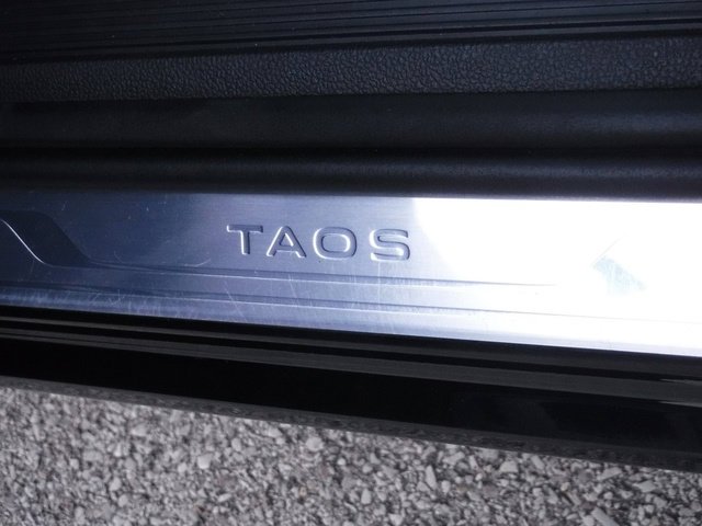 Certified Used 2022 Black Volkswagen 1.5T SE image 13