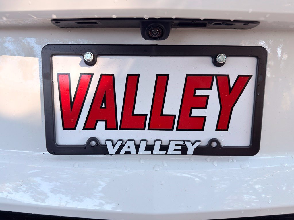 Used 2021 White Chevrolet Stingray image 19