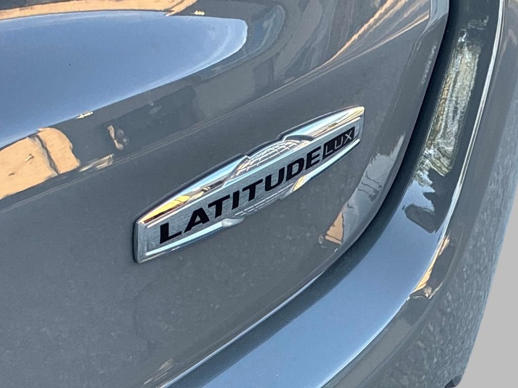 Used 2023 Gray Jeep Latitude Lux image 11
