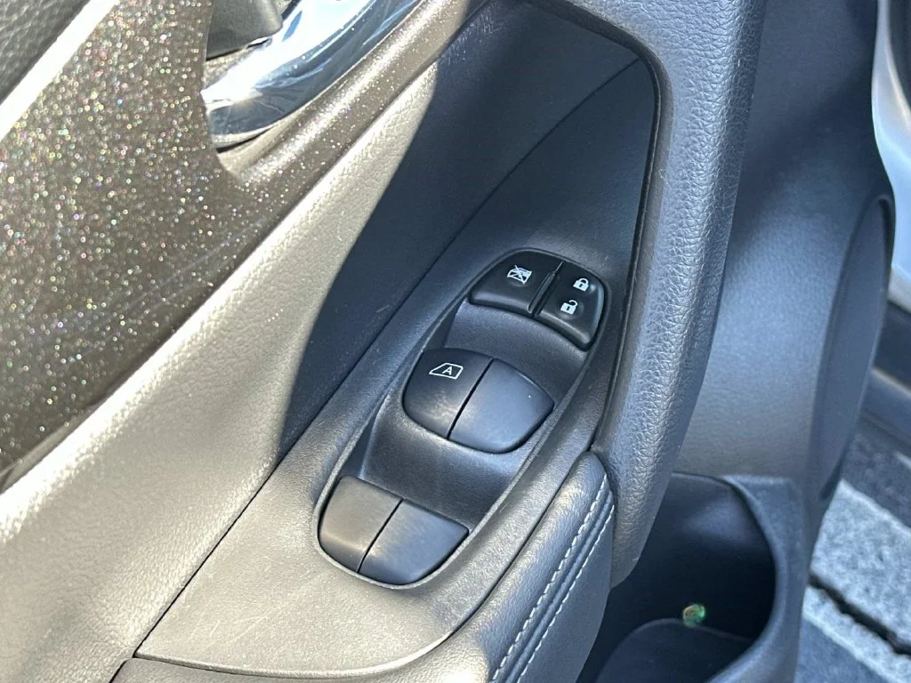 Used 2019 Silver Nissan SV image 21