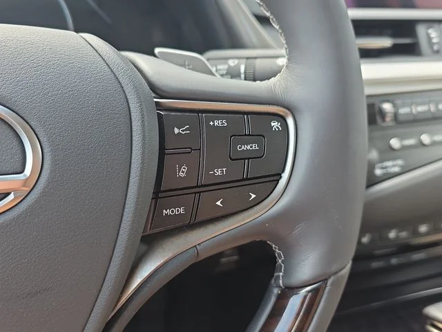 Used 2019 White Pearl Lexus 350 Luxury image 18
