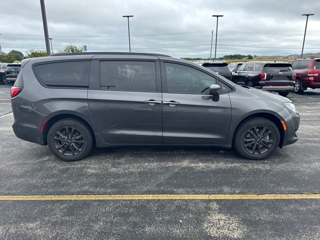 Used 2020 Granite Crystal Metallic Clearcoat Chrysler Launch Edition image 2