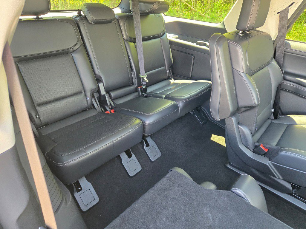 Used 2025 Space Silver Meta Ford Platinum image 12