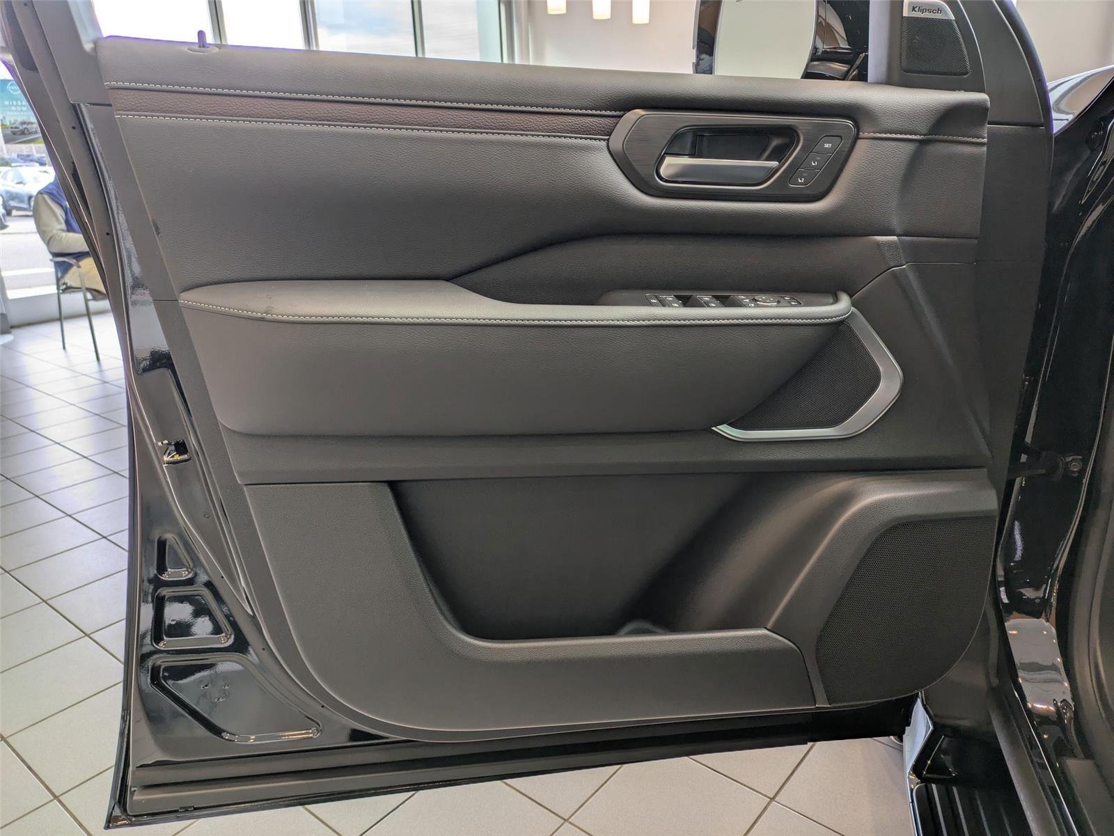 New 2025 Super Black Nissan Platinum Reserve image 13
