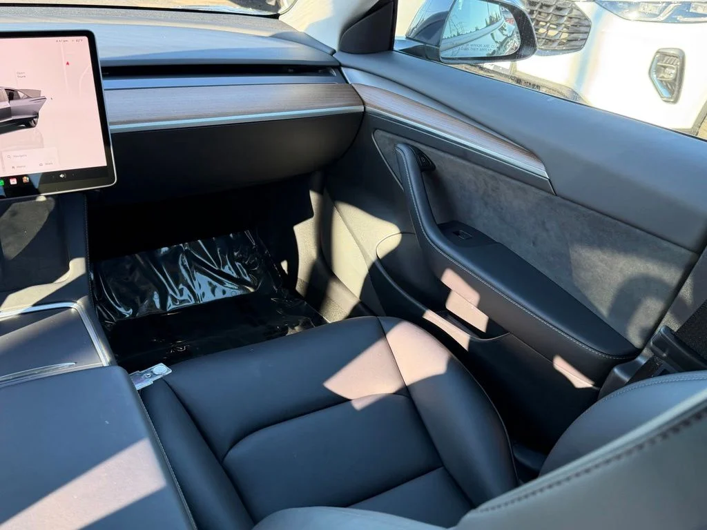 Used 2022 Midnight Silver Metallic Tesla Long Range image 18
