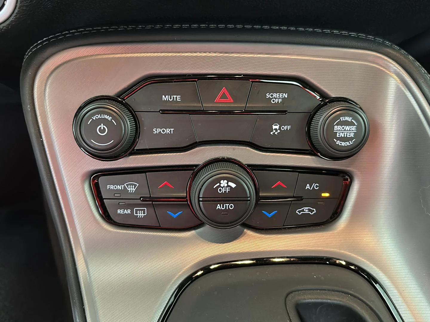 Used 2023 Granite Pearlcoat Dodge SXT image 19