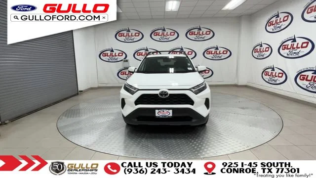 Used 2025 Ice Toyota XLE image 3
