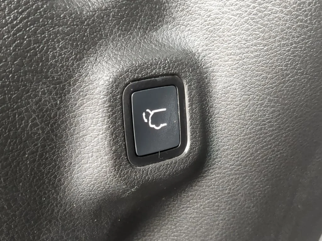Used 2022 Gray Jeep Latitude Lux image 11