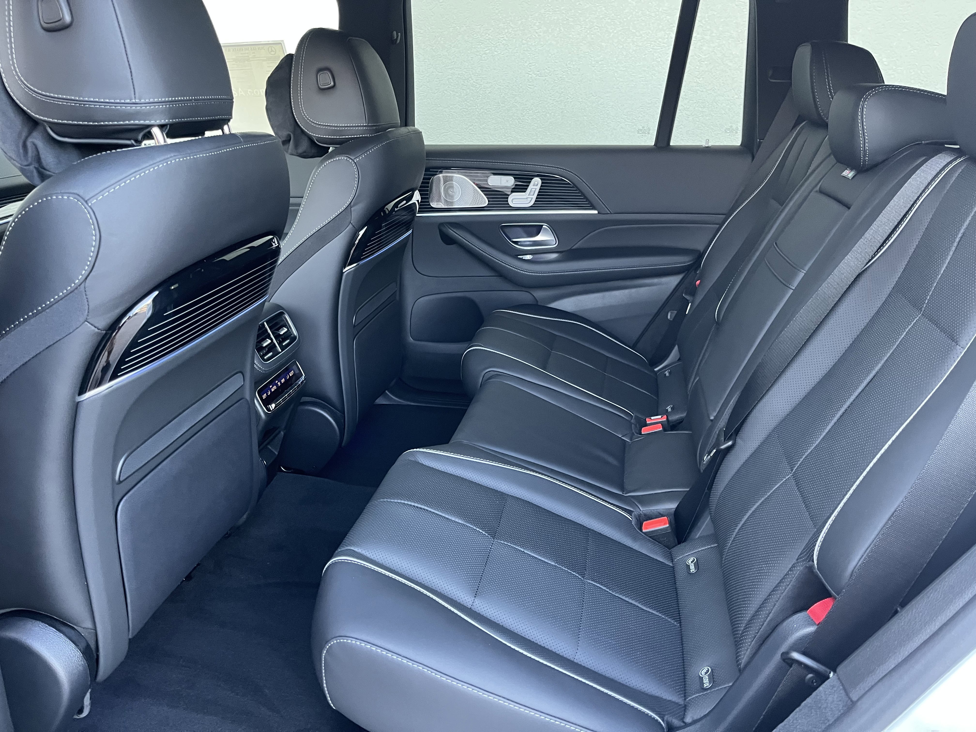 New 2026 MANUFAKTUR Moonlight White Metallic Mercedes-Benz GLS 580 image 17