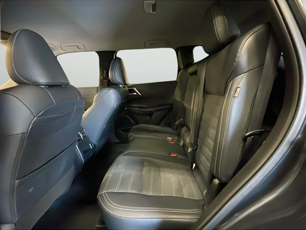 Used 2024 Gray Mitsubishi SE image 27