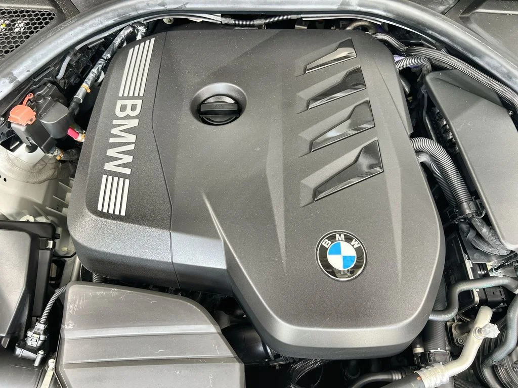 Used 2025 White BMW 330i image 18