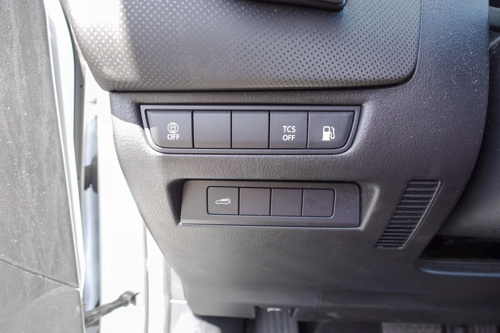 Certified Used 2025 Wind Chill Pearl Mazda Preferred image 18