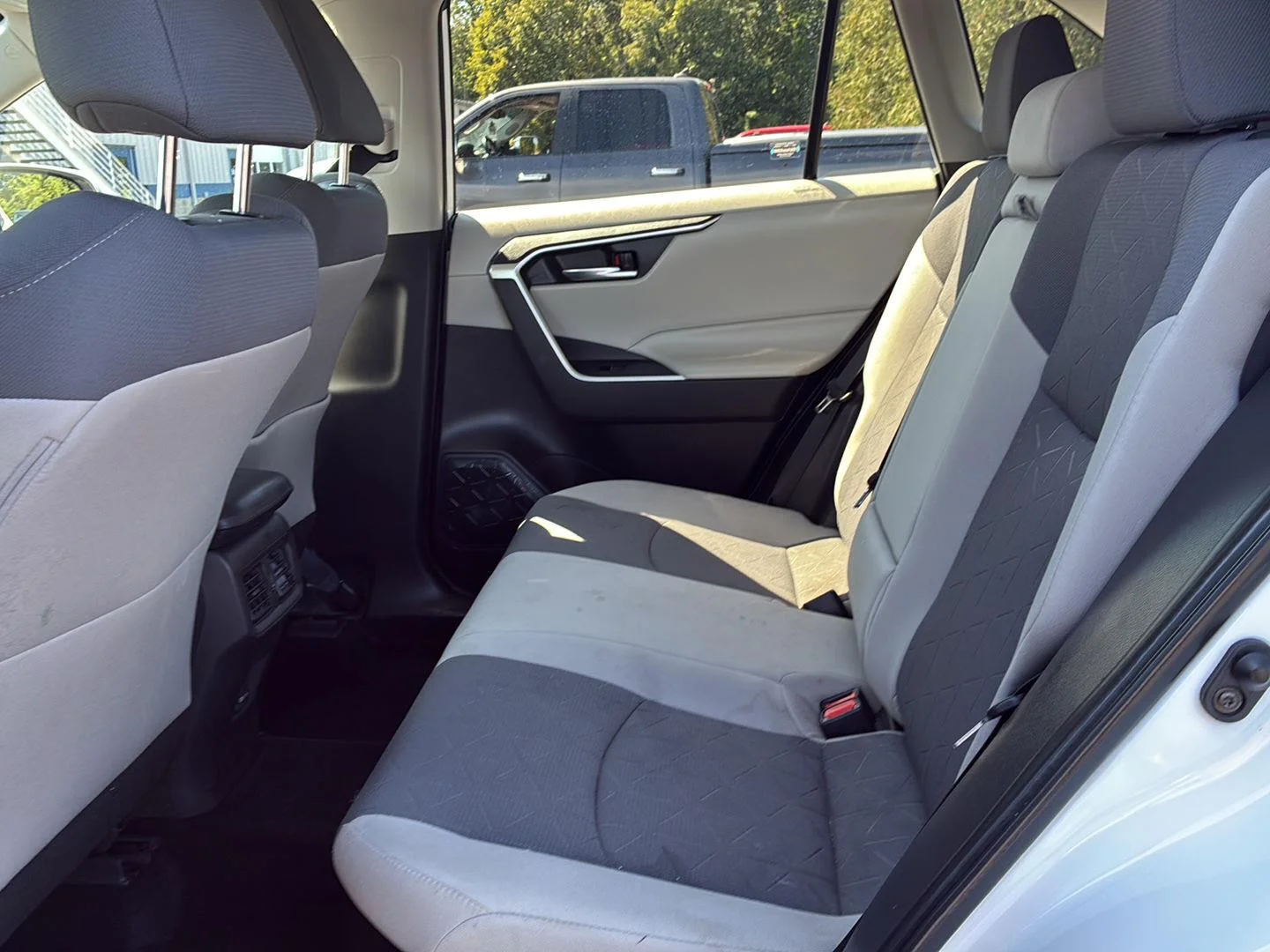 Used 2022 White Toyota XLE image 9