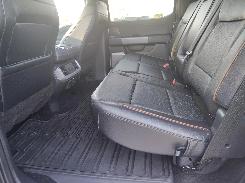 Used 2024 Iconic Silver Metallic Ford LARIAT image 12