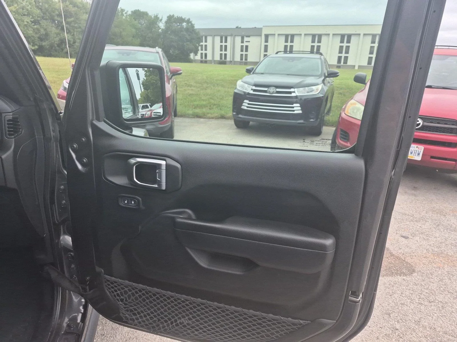 Used 2023 Granite Crystal Metallic Clearcoat Jeep Freedom image 34