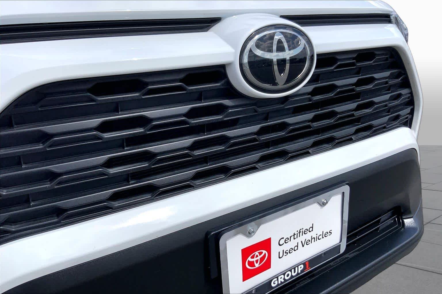 Used 2024 Ice Cap Toyota XLE image 19